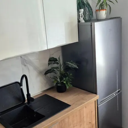 1 Izbovy Pekny S Neskorym Odchodom Az Do 14 Hodiny Banska Bystrica