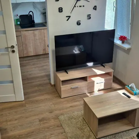 1 Izbovy Pekny S Neskorym Odchodom Az Do 14 Hodiny Apartmán Banska Bystrica