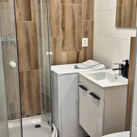 1 Izbovy Pekny S Neskorym Odchodom Az Do 14 Hodiny Banská Bystrica